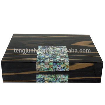 Caja de joyería de madera con cáscara de paua